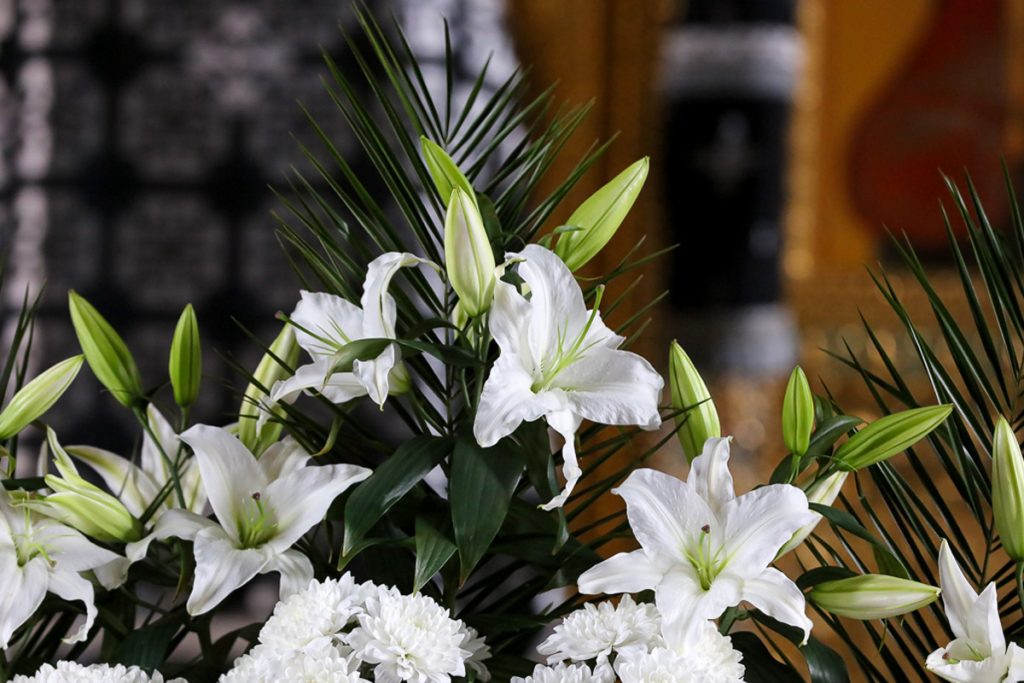 Благовещение Пресвятой Богородицы-2024: зачем украшать дома белыми лилиями?