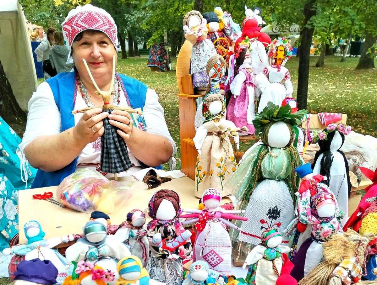 Борисовчане представили свою экспозицию на областном празднике народных художественных ремесел «Слуцкие пояса»