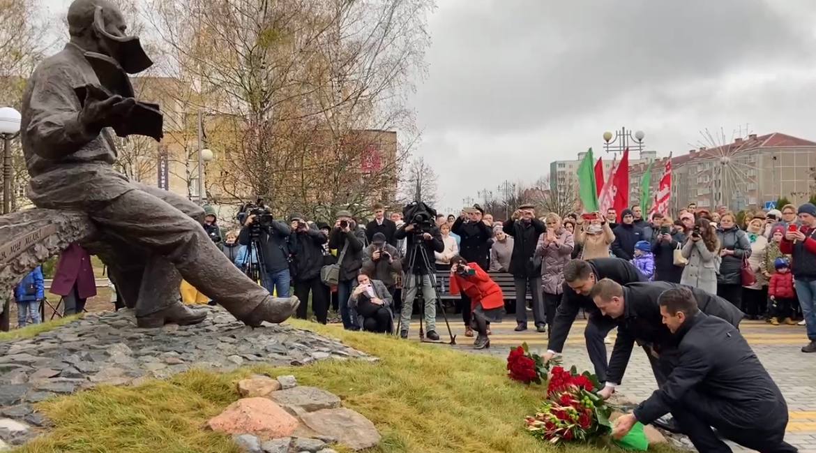 На малой родине Якуба Колоса, в Столбцах, песняру открыли памятник