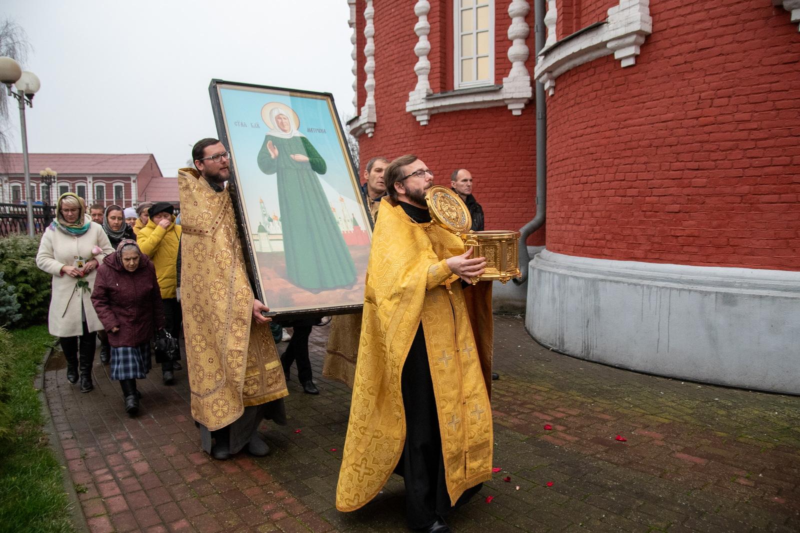 В Борисов прибыли ковчег с частицей мощей и икона святой блаженной Матроны Московской