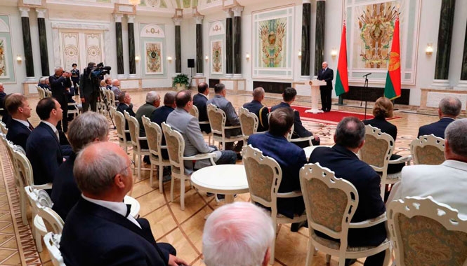 Президент Беларуси Александр Лукашенко 2 июля вручил государственные награды