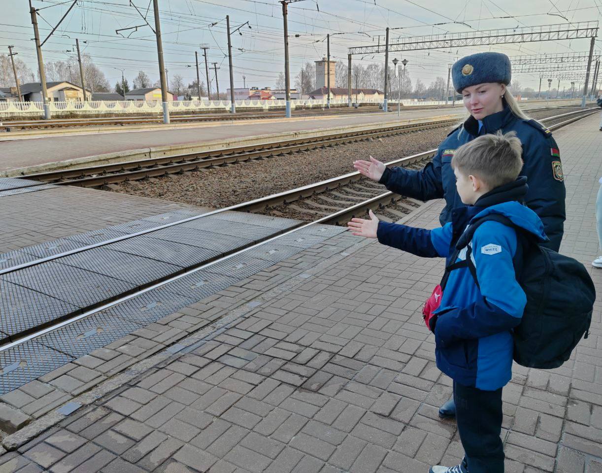 Борисовские правоохранители напомнили о правилах безопасного поведения на железной дороге 
