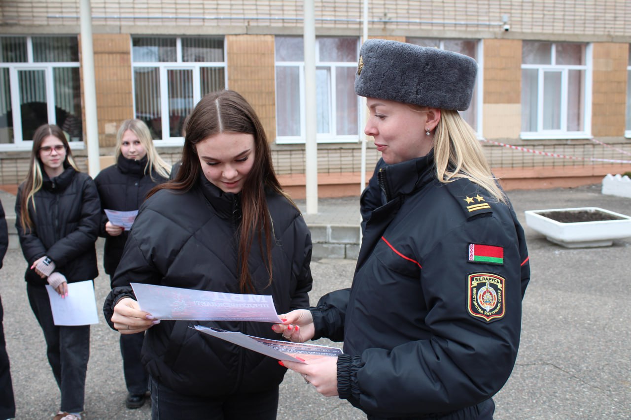 О чем беседовали сотрудники ИДН Борисовского РУВД с подростками?