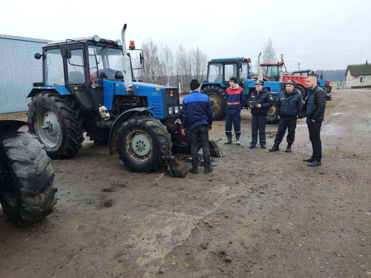 В период посевной кампании сотрудники Борисовского РУВД контролируют готовность и состояние сельхозтехники 