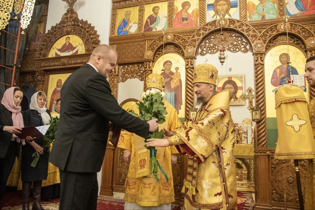 Состоялась первая Божественная литургия епископа Амвросия в Борисове. С назначением его поздравил председатель райисполкома