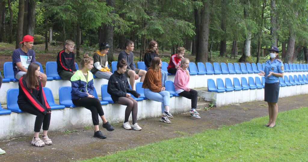 ИДН Борисовского РУВД проводят встречи с несовершеннолетними, проводящими досуг в лагерях