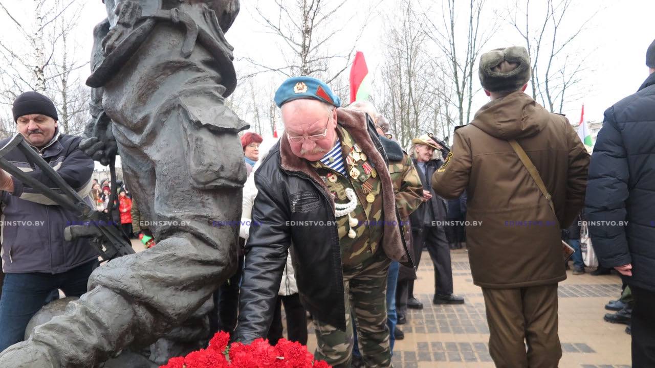 День памяти и гордости: сегодня в Борисове прошел митинг, посвященный 35-й годовщине вывода советских войск из Афганистана