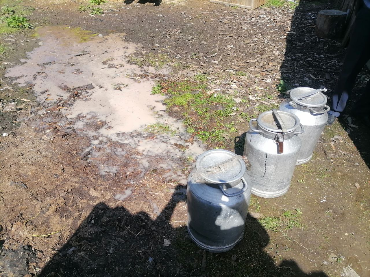 У жительницы Борисовского района правоохранители изъяли 120 литров самогонной браги