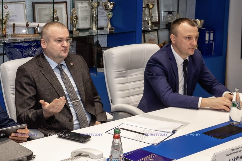 Председатель райисполкома Николай Карпович пообщался с работниками бумажной фабрики Гознака