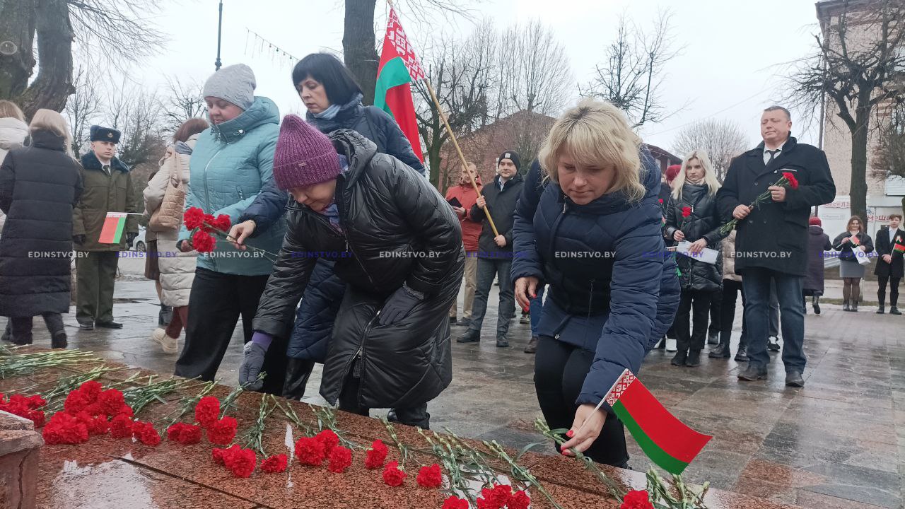 Мнение борисовчан: «Вооруженные Силы Республики Беларусь надежно гарантируют мирную жизнь нашему народу»