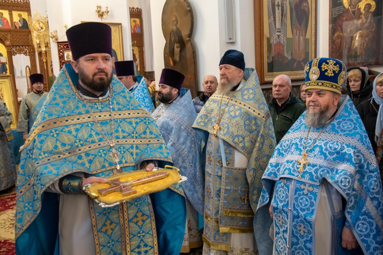 Епископ Борисовский и Марьиногорский Амвросий совершил Божественную литургию 