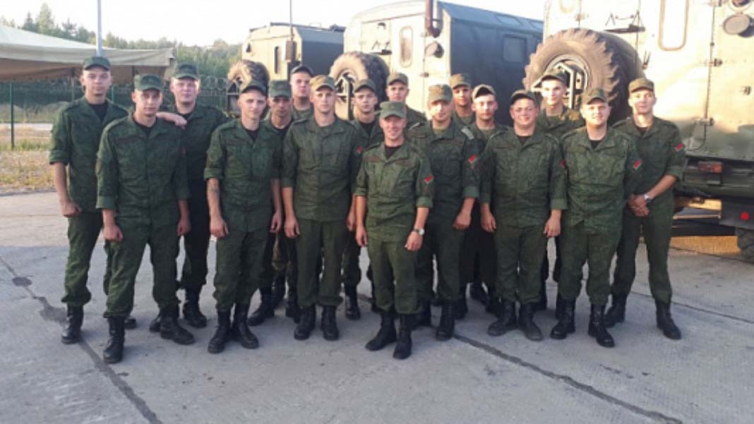 Борисовские военнослужащие на учении «Запад-2021» поддерживают технику в боеготовом состоянии