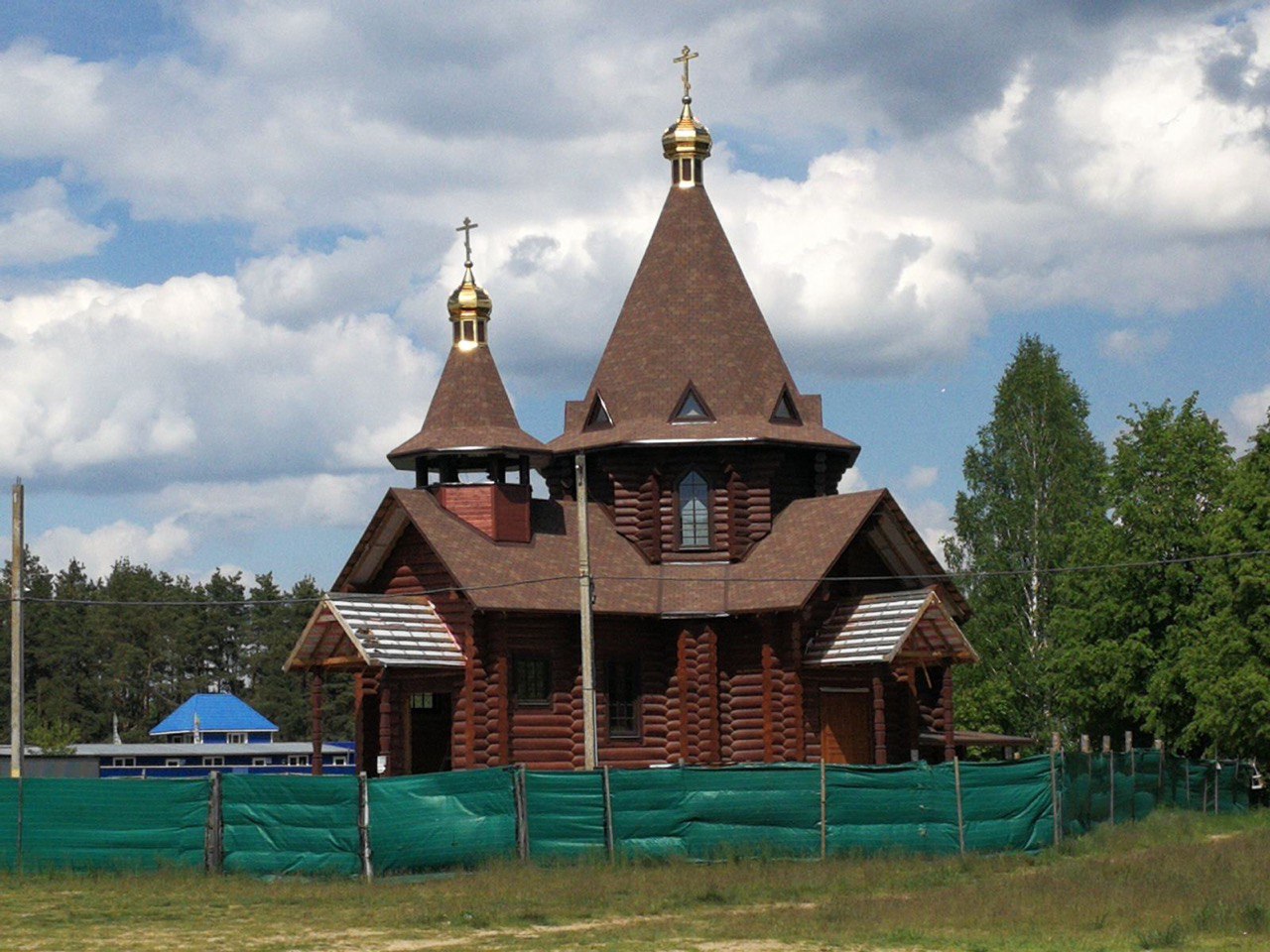Борисовский священник строит четыре храма. Познакомились и узнали подробности