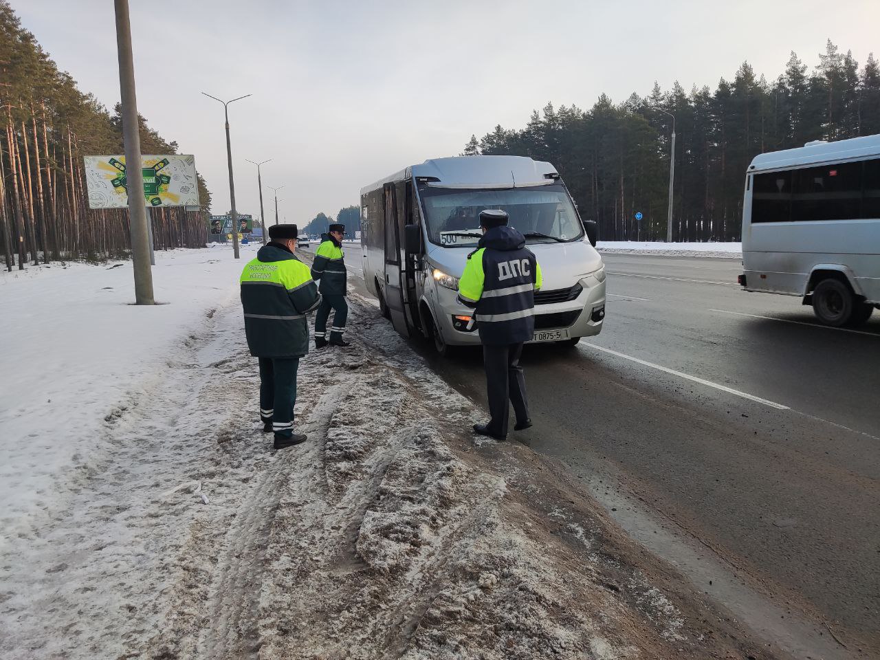 Борисовская ГАИ совместно с Транспортной инспекцией проверили безопасность дорожного движения при перевозке пассажиров маршрутными такси