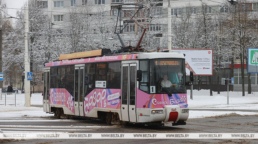 Объединили два бренда. Витебский трамвай с символикой "Славянского базара" начал курсировать по городу