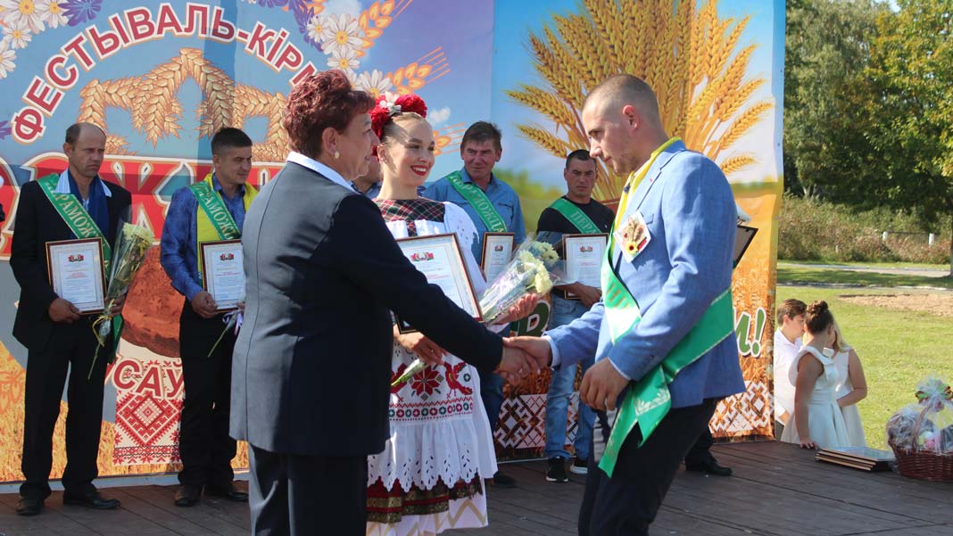 Побеседовали с участниками и гостями районного праздника тружеников села «Дажынкi-2021»