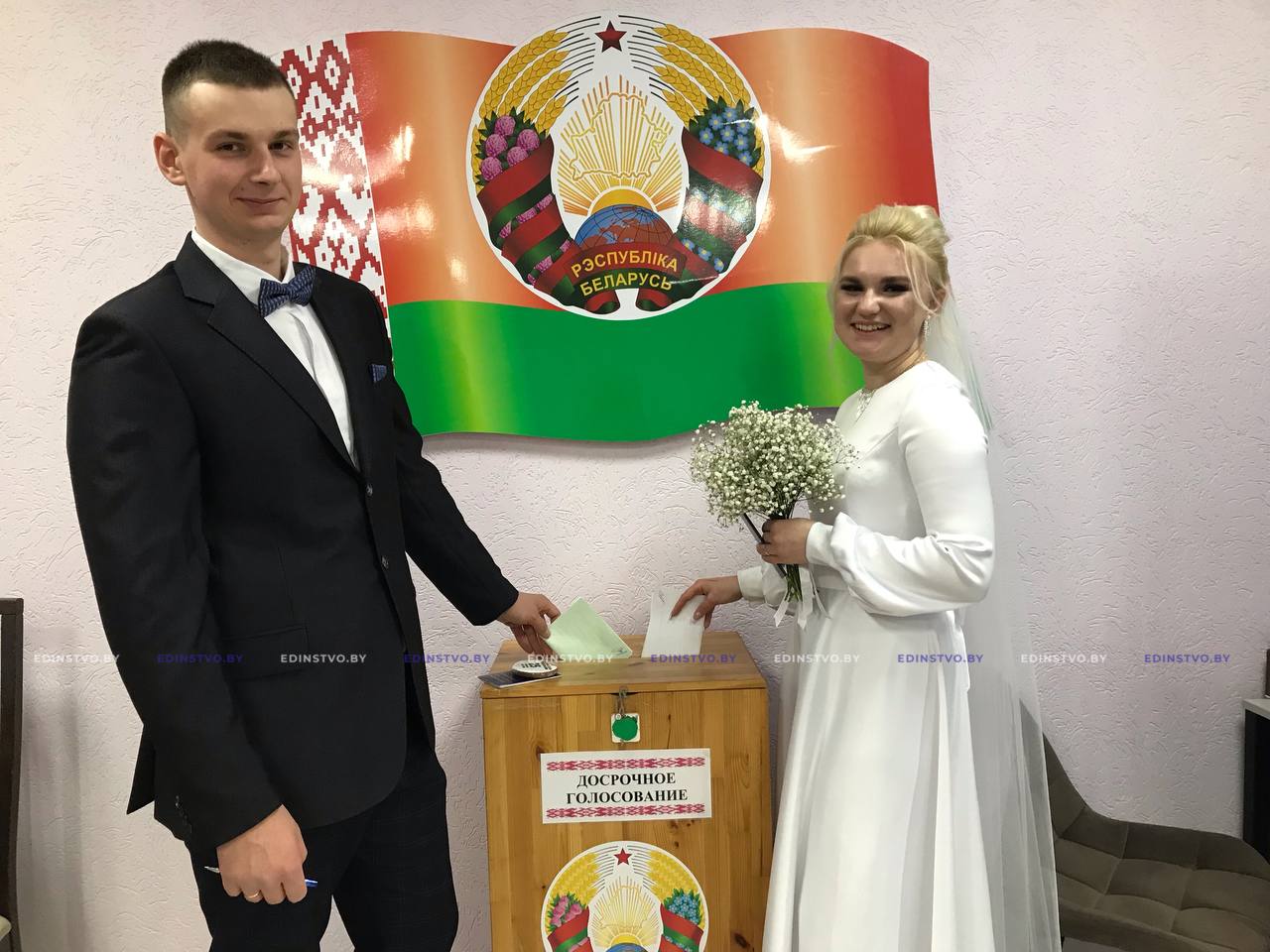 ﻿Молодожены проголосовали досрочно в день свадьбы в Борисове