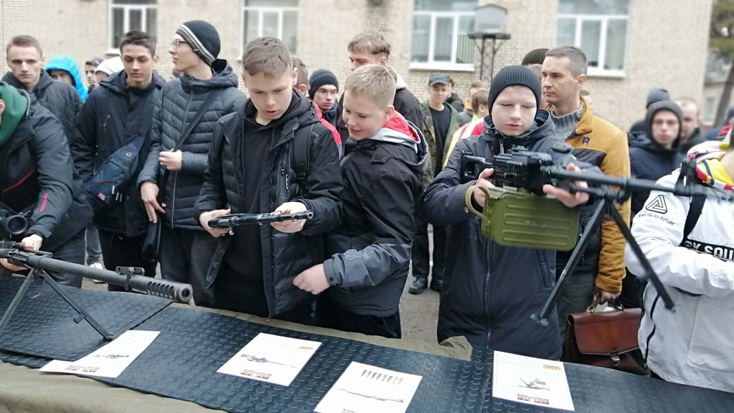Борисовские школьники посетили Военную академию: некоторые определились с будущей профессией