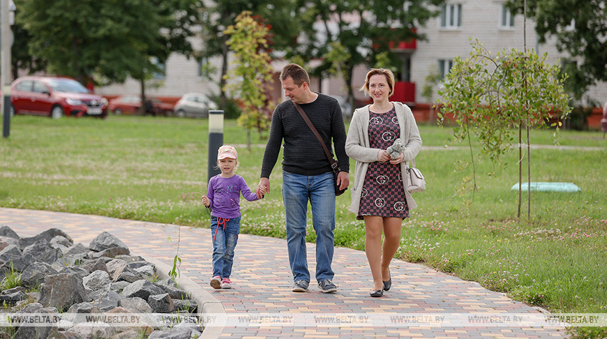 В Минской области стартовали праздничные мероприятия к дням матери и отца