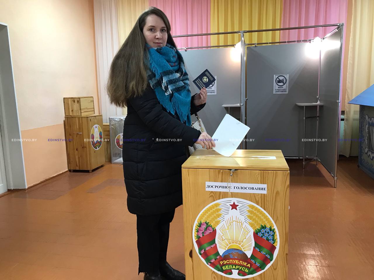 Молодые парламентарии Екатерина Кондратенко и Илья Доливейло воспользовалась избирательным правом