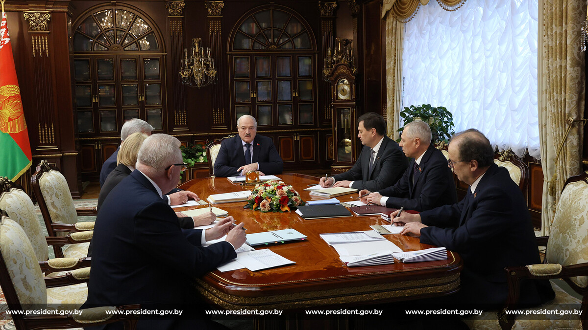 Александр Лукашенко: "Люди услышат сегодня мою позицию"