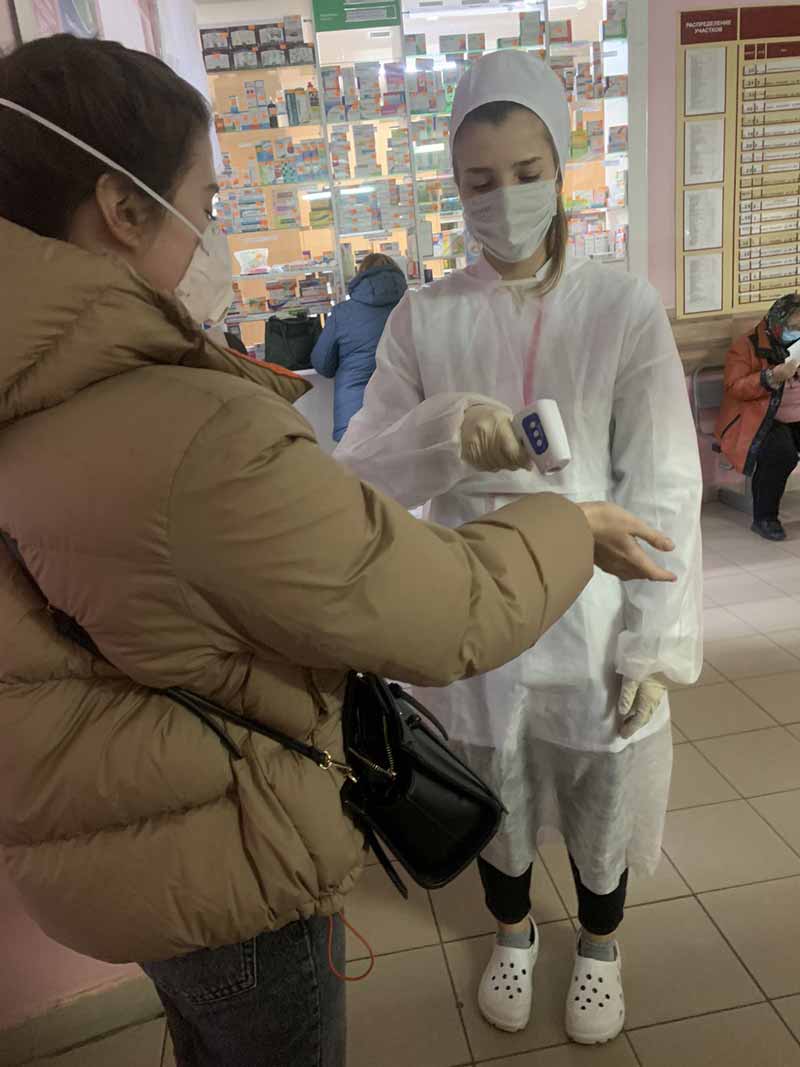 Будущие медики – на передовой: учащиеся медколледжа Борисова помогают в поликлиниках