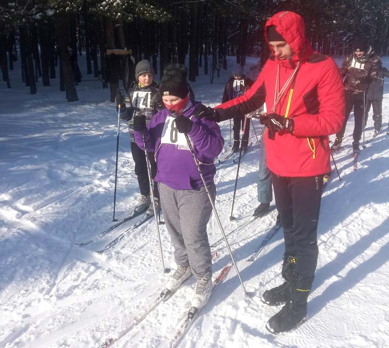 Команда Борисовского района заняла второе место на зональных соревнованиях по лыжному спорту