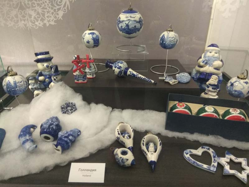 Ёлочные игрушки со всего мира выставлены в Национальном историческом музее