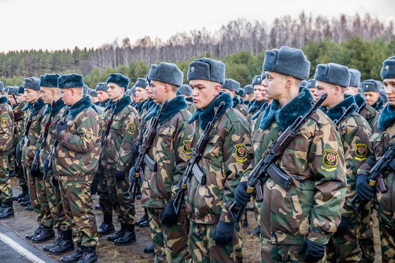 С участием министра обороны и губернатора Минской области в Печах прошла присяга молодого пополнения