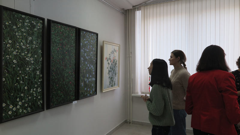 Заглянуть из января в лето помогут работы Анастасии Шилягиной, представленные в галерее «З’ява»