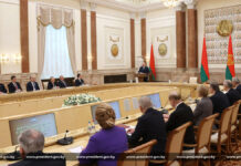 Александр Лукашенко: «Пусть Беларусь и молодое государство, но белорусы — абсолютно зрелая нация. Оспорить этот статус невозможно»