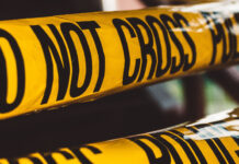 В Филадельфии на остановке школьного автобуса неизвестные ранили восемь старшеклассников