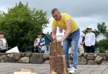 И бревна пилили, и драники жарили: районный этап конкурса «Властелин села» состоялся в Лошнице