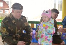 Военнослужащие 60 отдельного полка связи с доброй миссией посетили Дом ребенка в Борисове