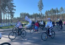 Традиции и спорт объединяют. Члены партии «Белая Русь» и школьники яркой колонной проехали по памятным местам Борисова