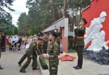 Возложение цветов и праздничное шествие. День Независимости отметили в Печах