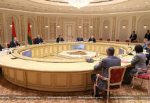 Президент Беларуси встретился с губернатором Ленинградской области России и очертил перспективы сотрудничества