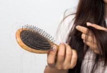 Врач дерматолог-трихолог рассказала, что делать, если выпадают волосы