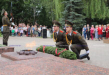 Борисовчане возложили цветы к мемориалу «Жертвам фашизма»