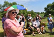 Жители д. Струпень установили памятный знак. Кого не забывают сельчане?