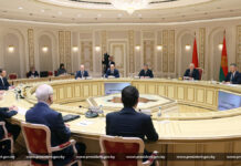 «В ближайшее время, года за три, мы можем выйти на полмиллиарда». Президент Беларуси встретился с губернатором Орловской области России