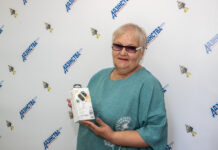 Победительница рекламной игры «Адзінства» получила приз в редакции