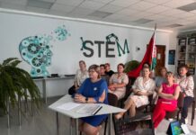 Коллектив СШ №24 г. Борисова в режиме видеоконференции встретился с российскими коллегами