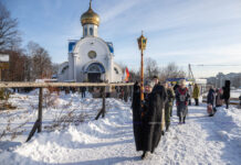 Крестный ход, купание и забег. Репортаж с празднования Крещения в Борисове