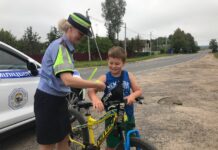 Сотрудники ГАИ Борисовского РУВД напомнили ребятам основные правила безопасности