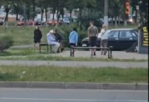 Подростки издевались над бабушкой в Борисове. Видео попало в интернет