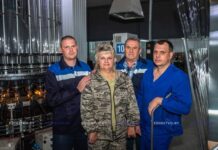 По «стекольной» стезе. Трудовая семейная династия Петровичей способствует развитию предприятия, на котором работает