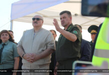 Александр Лукашенко: “Людей обижать не надо. Коль уж так случилось, надо людям помочь как следует”