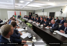 Без развития села страны не будет. Александр Лукашенко посещает с рабочим визитом Шкловский район