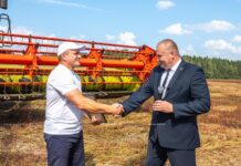 На жатве в Борисовском районе появился второй комбайнер-трехтысячник